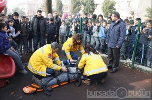 Kaydıraktan düştü acılar içinde kıvrandı