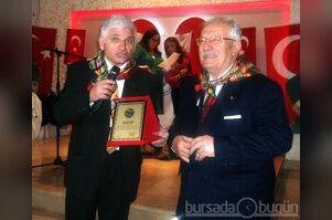 Boza içip çiftetelli oynadılar