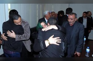 8 kamu görevlisi serbest bırakıldı