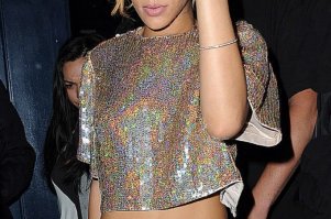 Rihanna'dan kıyafet şov