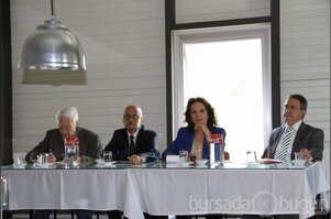 Hülya Koçyiğit işçilere süreci anlattı 