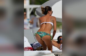 Melissa Satta seksi pozlarıyla nefes kesti!