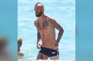 Meireles ve eşinden plajda dövme gösterisi 