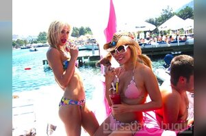 Cicişlere bikini küçük geldi
