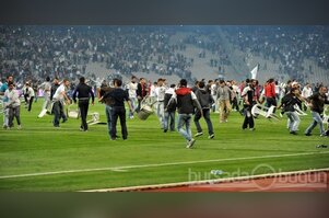 Derbide olay!Beşiktaş-Galatasaray maçı tamamlanamadı