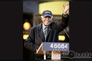 Nelson Mandela hayatını kaybetti
