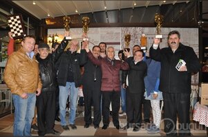 Bursa tavlada dünya rekoru kırdı, otomobili verdi