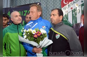 Taraftarlar Daum'u ve futbolcuları bağrına bastı!