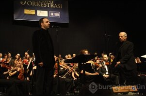 Genco Erkal 'Nazım Oratoryosu' ile Bursa'yı salladı...