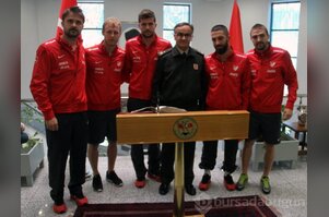 Milli takımdan gazilere moral ziyareti