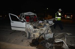 Kamyona çarpan otomobilde can pazarı