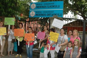 Bursa'da öğrenci velilerinin okul isyanı