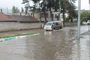 Gemlik'i sağanak vurdu