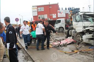 Bursa'da feci kaza! TIR ortalığı savaş alanına çevirdi!