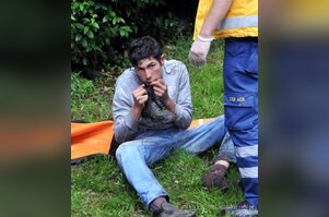 Bonzai komasına girince ekmek niyetine ayakkabısını yedi!