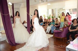 ASR Moda Bursa'da Görkemli bir Defile'ile açıldı...