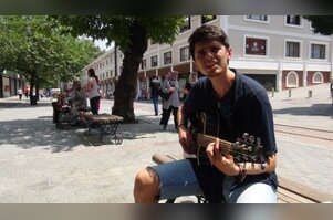 Bursalı müzisyene Zabıta'dan önce ceza sonra dayak