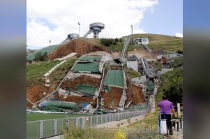 Türkiye'nin tek atlama kulesi çöktü