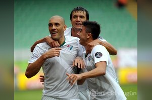 Timsah'ın Rize'de çay keyfi!