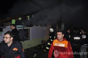 İnegölde'ki yangında iki ev yandı, iki ev zarar gördü