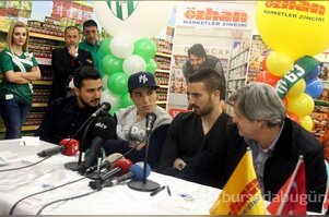 Josue ve Harun imza dağıttı