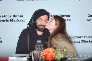 Halil Sezai'yi öpücüklere boğdu...