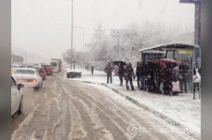 Bursa'da kar trafiği felç etti