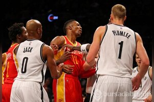 NBA'de Garnett, Howard'a kafa attı!