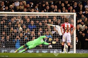 Tottenham penaltı ile güldü!