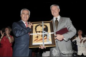 'Eyvah Kocamın Bir Astroloğu Var' ikinci kez sahnelendi...