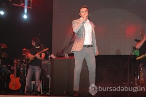 Artvinliler gecesi&acute;nde Mustafa Ceceli rüzgarı esti...