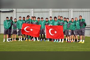 Bursasporlu futbolcular Çanakkale şehitlerini andı!