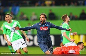 Napoli, Wolfsburg'u Volkswagen Arena'ya gömdü!