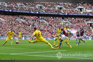 Aston Villa Liverpool'u kupanın dışına itti!