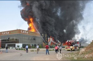 Bursa'da sandalye fabrikası alev alev yandı