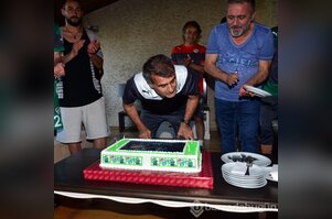 Özlüce'de Şenol Güneş'e doğum günü sürprizi
