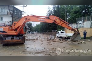 Bursa'da oy vermek isterken başlarına bakın ne geldi!