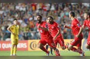 Milli takımı Arda Turan sırtladı!