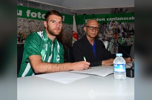 Sedat Berisha'dan Bursaspor'a 3 yıllık imza!