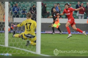 Bursaspor - Antalyaspor maçının ilk yarısından kareler