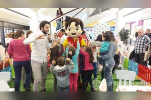 Miniklerin Sevgili Arkadaşı Heidi Zafer Plaza'daydı...