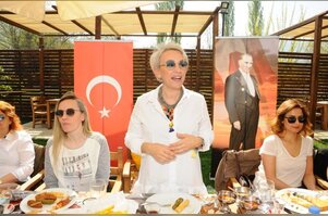 Annelerin renkli buluşması...