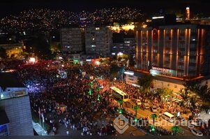Bursa halkı 'darbe girişimi'ne karşı meydanlara indi!