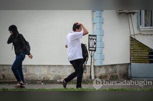 Bursa'da şiddetli fırtına ve yağmur hayatı felç etti	