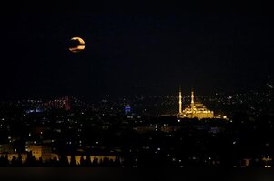 Süper Ay Türkiye'de dün gece böyle görüntülendi