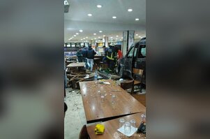 Bursa'da feci kaza! Köfteci Yusuf'a araç daldı	