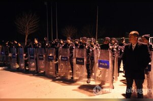 Bursasporlu taraftarlar, yönetimi protesto etti
