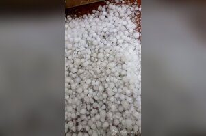 Bursa'da ceviz büyüklüğünde dolu yağdı
