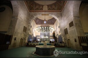 Bursa'nın adını seramiklerinin renginden alan külliyesi	