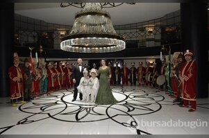 Bursalı ikiz kardeşlere mehter eşliğinde sünnet  